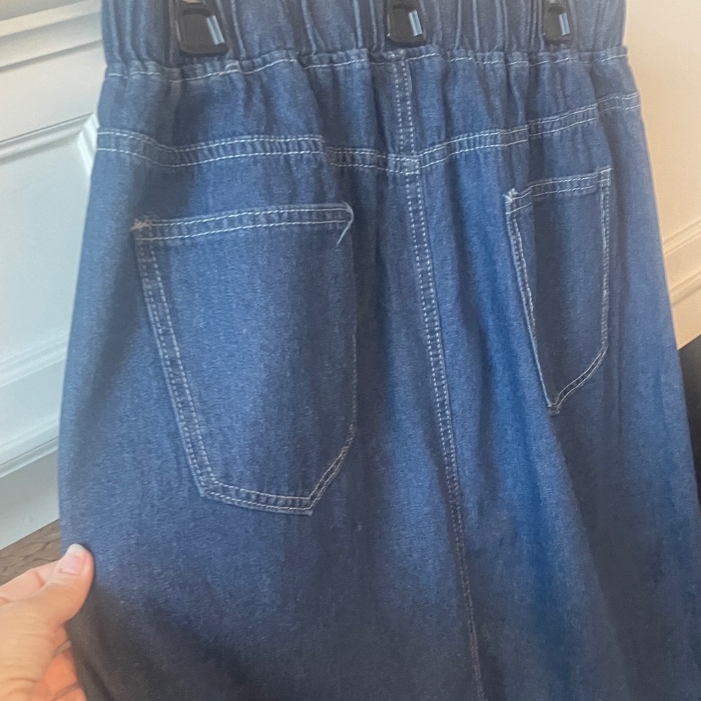 Long Denim skirt looks great w this vest and boots. - Picture 4 of 5
